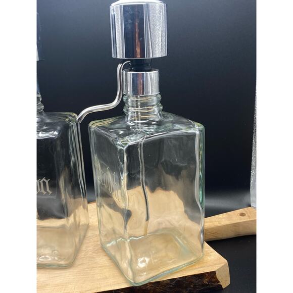 Vintage pair of MCM glass Etched Bourbon and Scotch Decanter with pump and spout - Picture 3 of 9